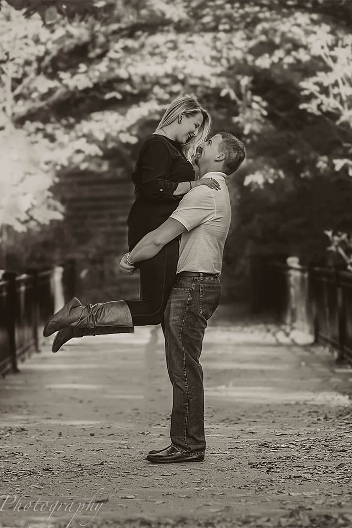 engagement photos in maine park