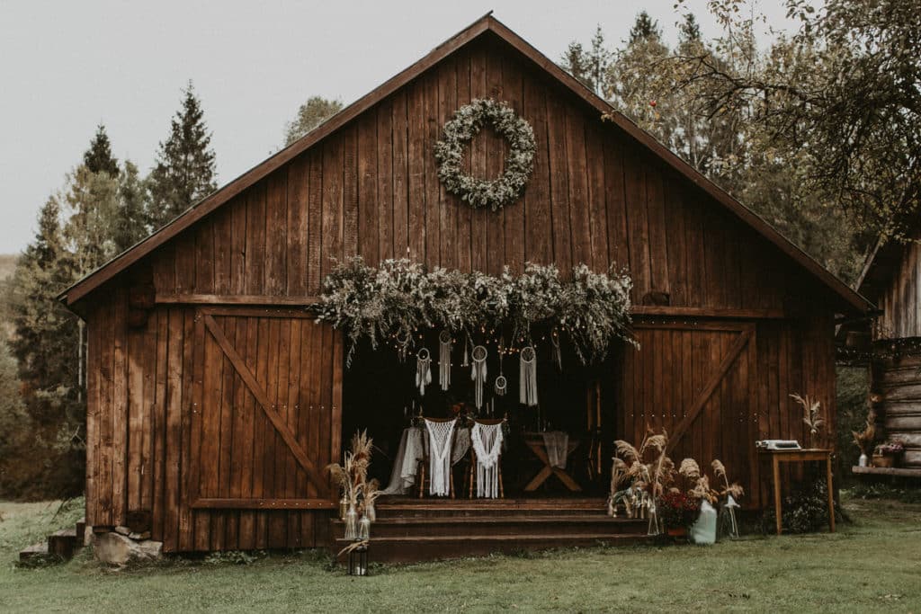 Encahnted Gables barn wedding venue in Maine