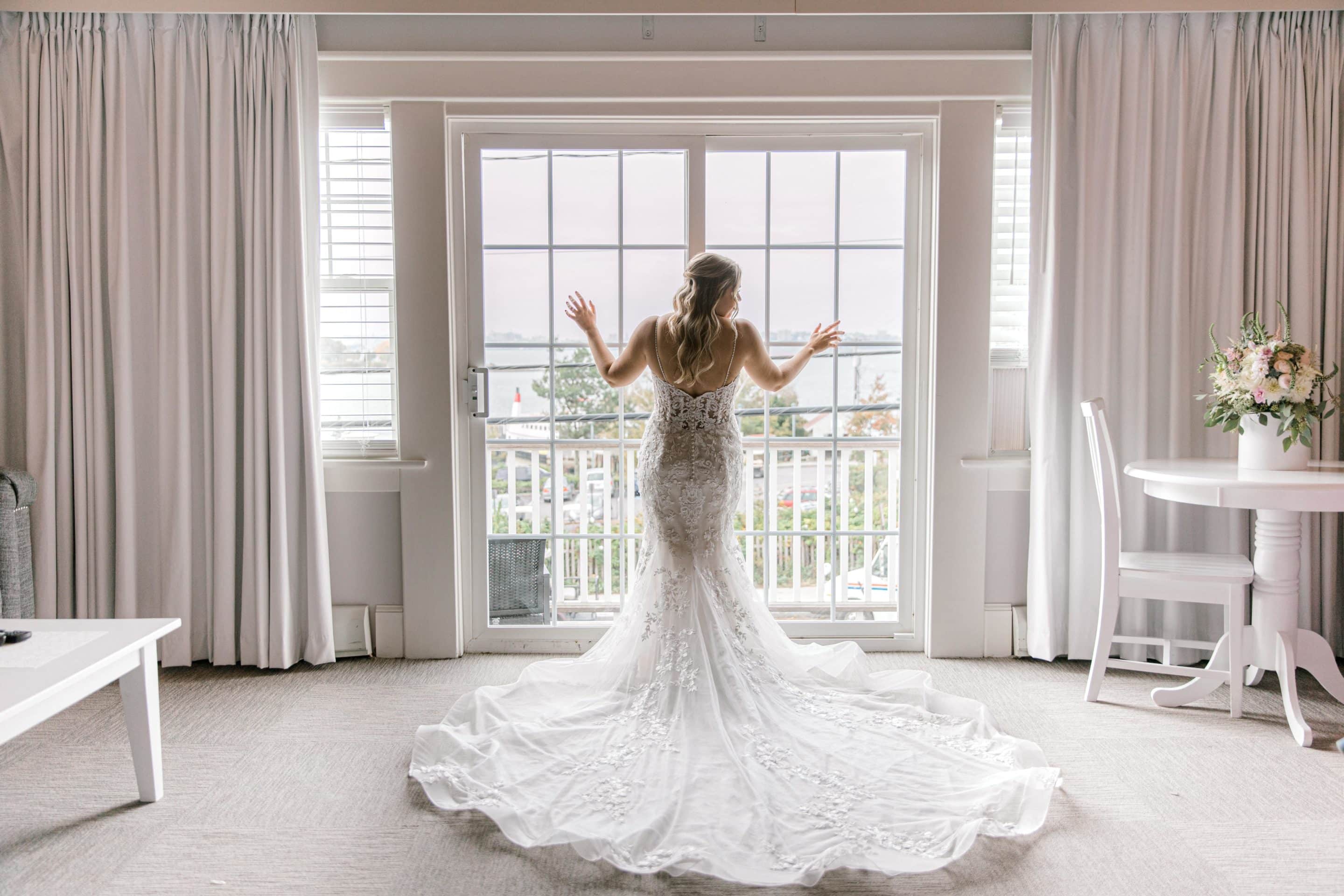 How much do wedding photographers cost in Maine?